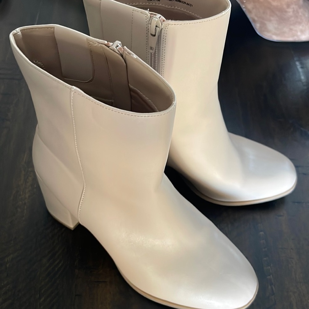 a new day Janelle Boots